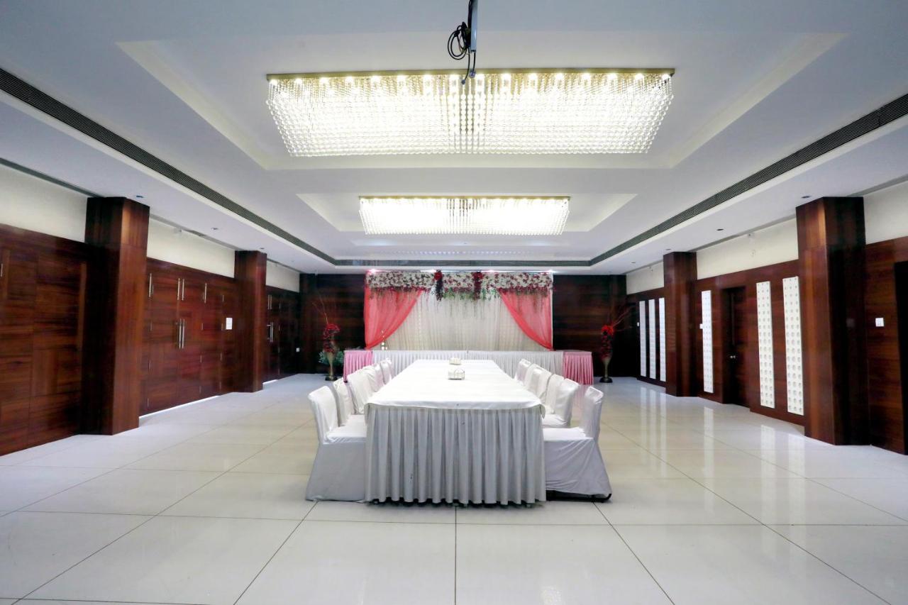 Dewās Hotel Shri Khedapati International מראה חיצוני תמונה
