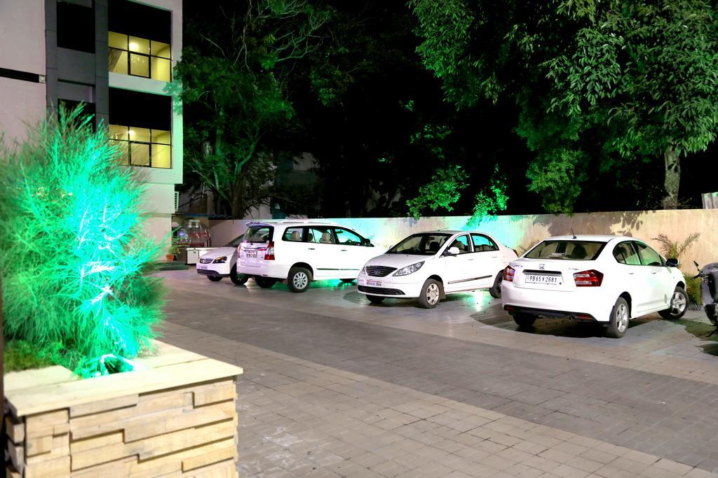 Dewās Hotel Shri Khedapati International מראה חיצוני תמונה