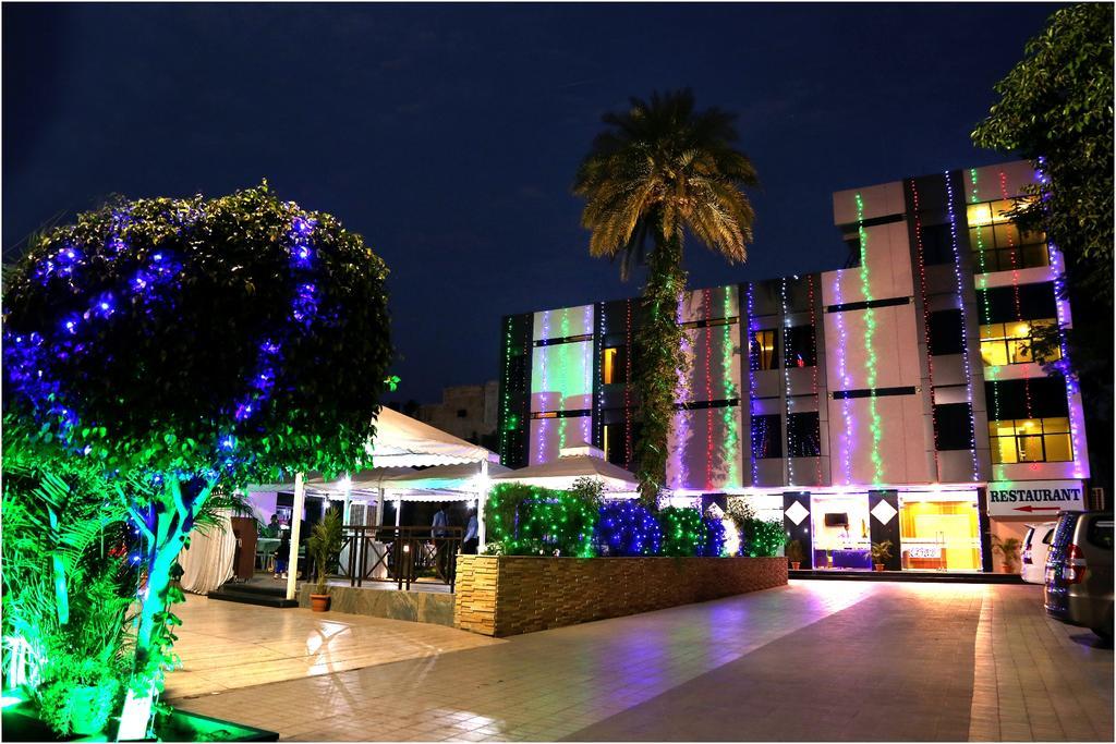 Dewās Hotel Shri Khedapati International מראה חיצוני תמונה