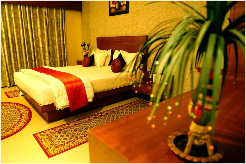 Dewās Hotel Shri Khedapati International מראה חיצוני תמונה