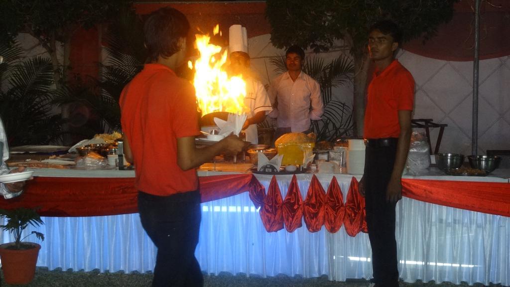Dewās Hotel Shri Khedapati International מראה חיצוני תמונה