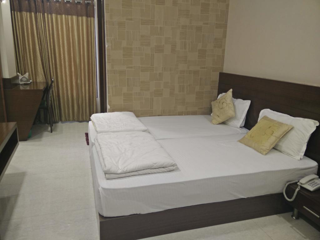 Dewās Hotel Shri Khedapati International מראה חיצוני תמונה