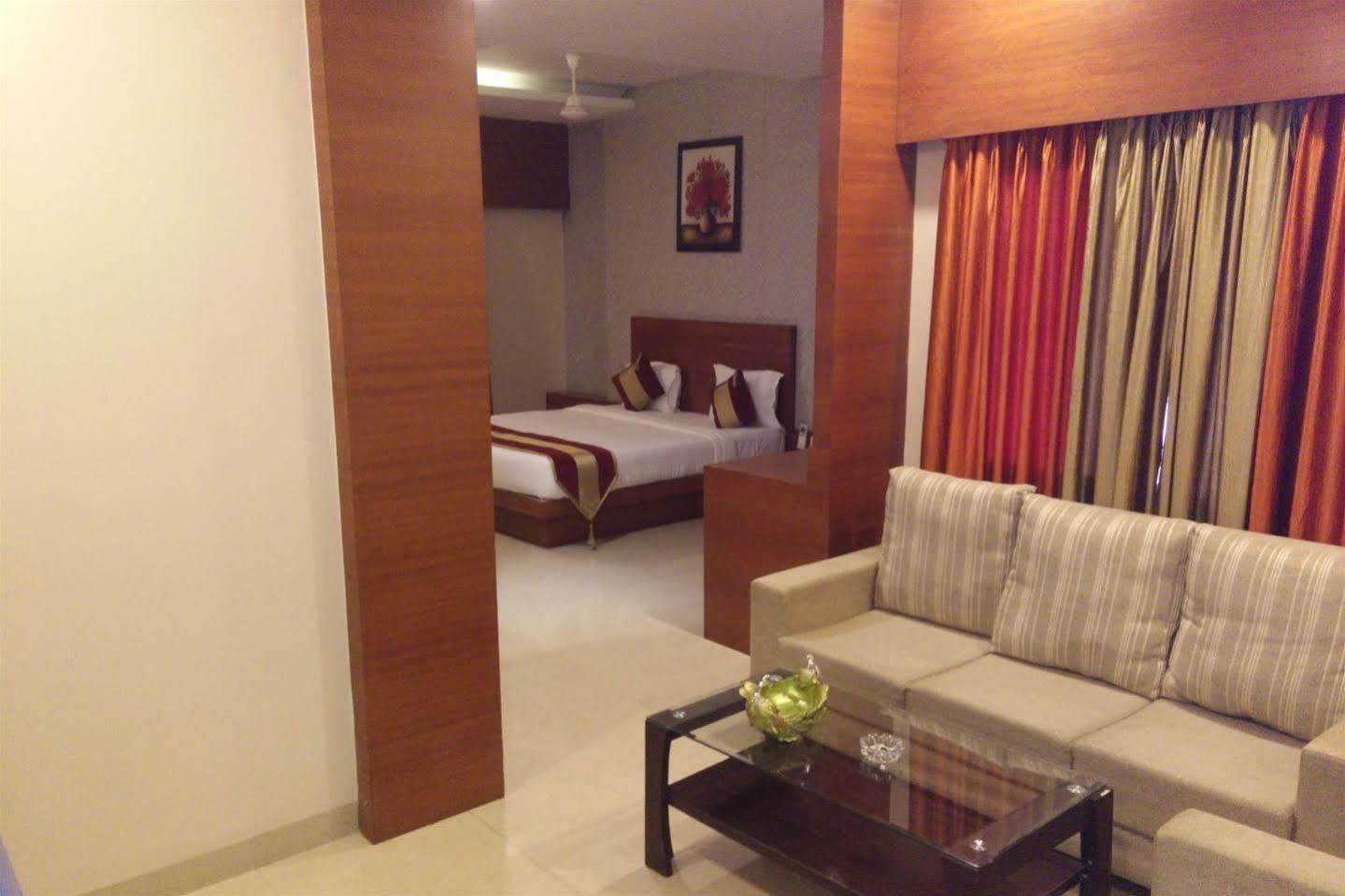 Dewās Hotel Shri Khedapati International מראה חיצוני תמונה