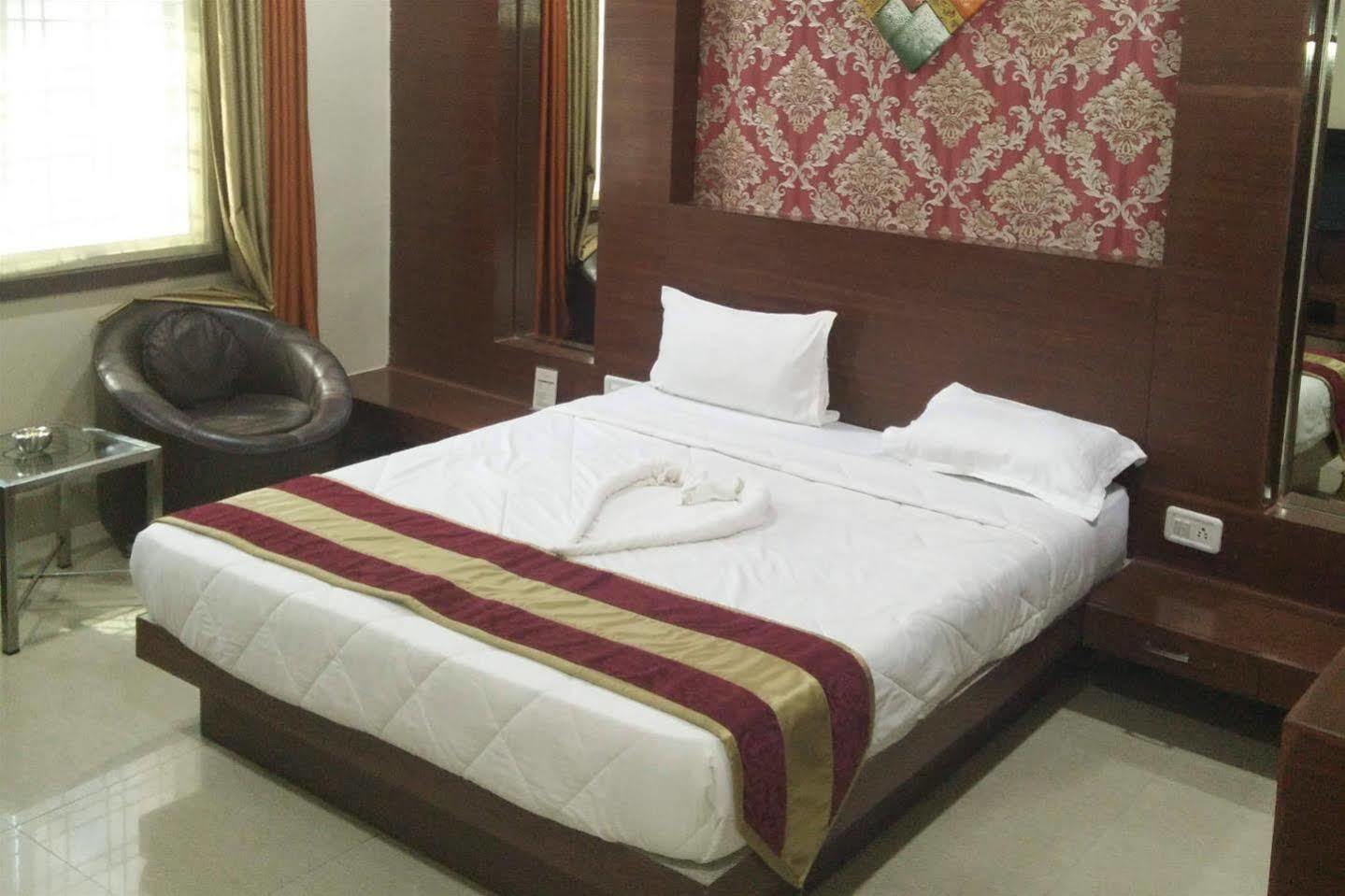 Dewās Hotel Shri Khedapati International מראה חיצוני תמונה
