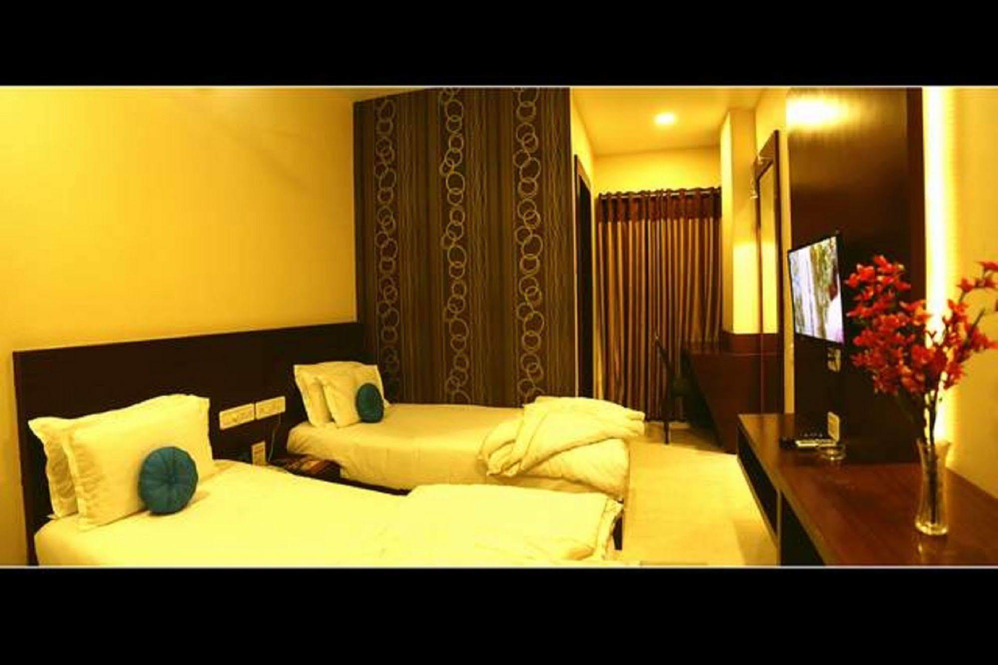 Dewās Hotel Shri Khedapati International מראה חיצוני תמונה