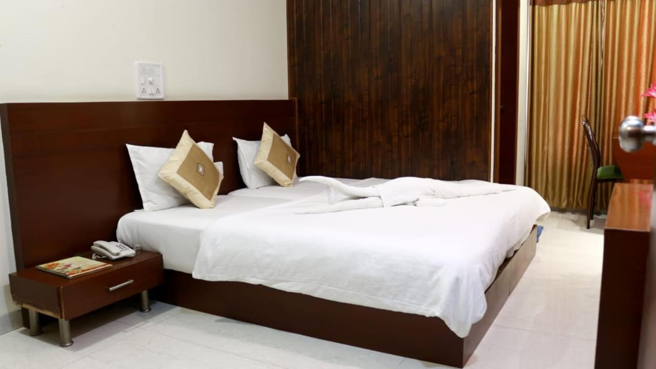 Dewās Hotel Shri Khedapati International מראה חיצוני תמונה
